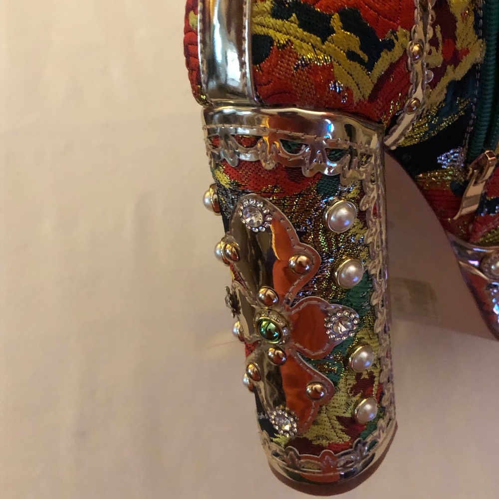 Azalea Wang Platform Boots Red Green Gold Tapestry Embellished Size 8.5 STUNNING - Picture 7 of 16